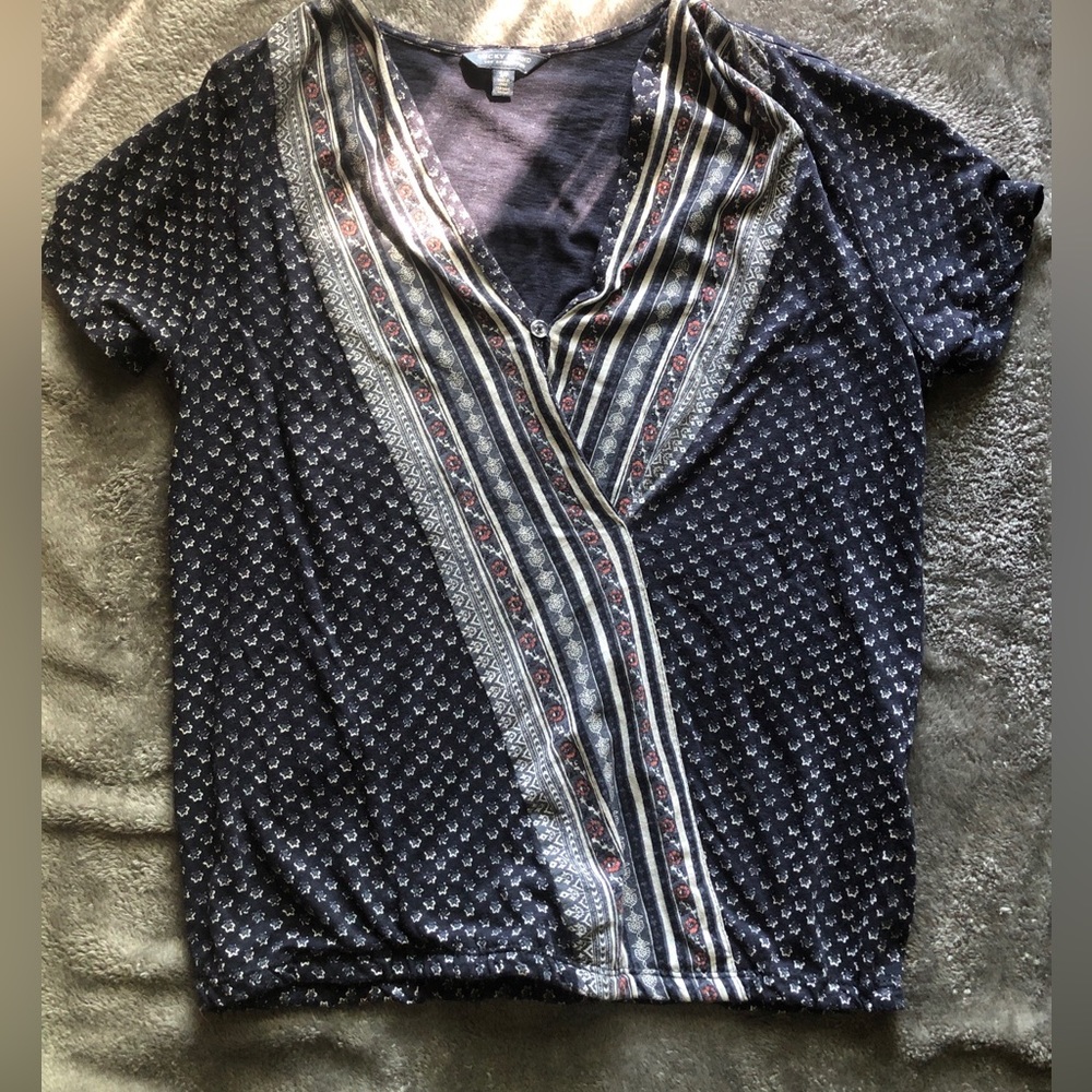 Lucky brand top. SZ small. Wrap style. Blues